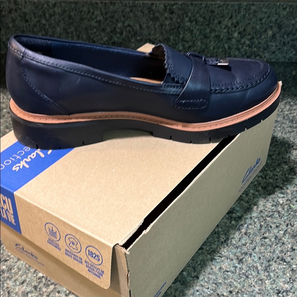 Clarks Collection Westlynn Bella
Woman’s Dark Blue Leather Loafers - Picture 8 of 8